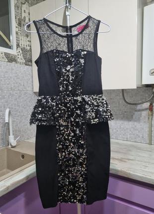 Вечернее брендовое черное гипюровое стрейчевое платье в пайетки с баской boohoo s6 фото