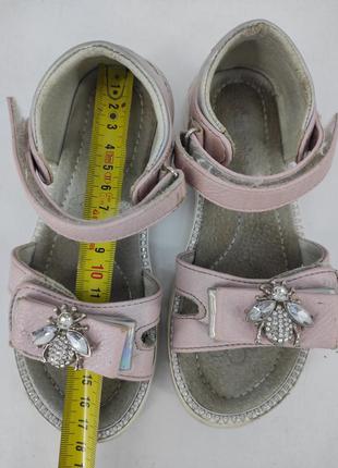 Босоніжки з жуками.