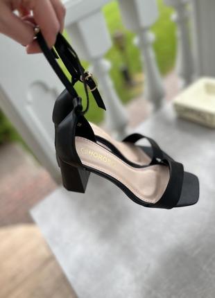 Мега стильні квадратний ніс босоніжки/ в наявності всі розміри