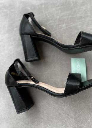 Мега стильні квадратний ніс босоніжки/ в наявності всі розміри