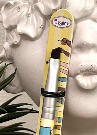 Оригинальная кисточка thebalm brushes woman empowderment - кисть для бровей и подводки оригинал кисть для бровей подводки2 фото