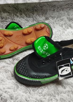 Детские футбольные бутсы, кеды, 31р,