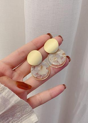 Масивні круглі сережки