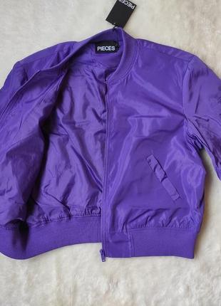 Фиолетовая короткая куртка бомбер с молнией плащевка с манжетами курточка деми ветровка дождевик бат7 фото