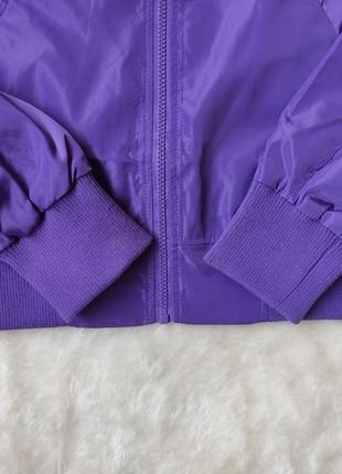 Фиолетовая короткая куртка бомбер с молнией плащевка с манжетами курточка деми ветровка дождевик бат9 фото