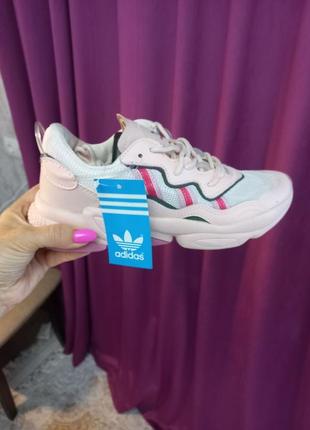 Женские кроссовки adidas ozweego розовые