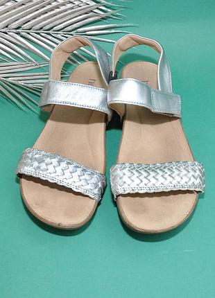 Шкіряні босоніжки