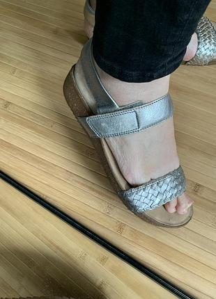 Шкіряні босоніжки