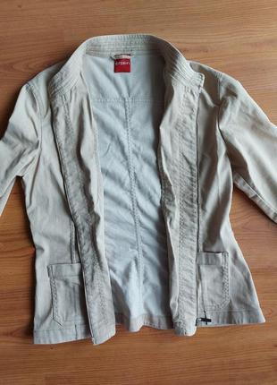 Бежевый коттоновый пиджак жакет куртка на замке с карманами olsen, p. 385 фото