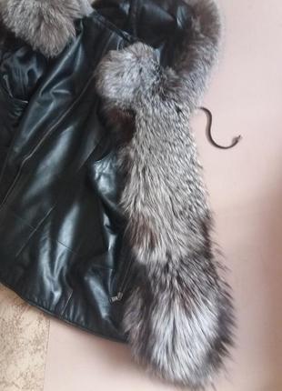 Кожаная жилетка с чернобуркой4 фото