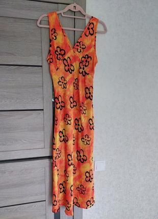 Атласное платье-комбинация миди с принтом тай-дай collusion оранжевого цвета с цветочным принтом(10-12 размер)6 фото