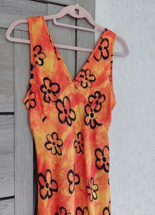 Атласное платье-комбинация миди с принтом тай-дай collusion оранжевого цвета с цветочным принтом(10-12 размер)4 фото