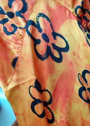 Атласное платье-комбинация миди с принтом тай-дай collusion оранжевого цвета с цветочным принтом(10-12 размер)10 фото