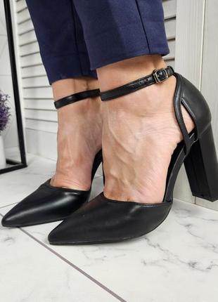 Туфли босоножки с закрытым носком лодочки черные на широком каблуке