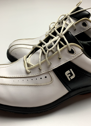 Мужские туфли для гольфа footjoy greenjoys fj белый/черный 45300k  размер 8.5 us 41 eur2 фото