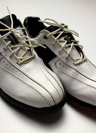 Мужские туфли для гольфа footjoy greenjoys fj белый/черный 45300k  размер 8.5 us 41 eur1 фото