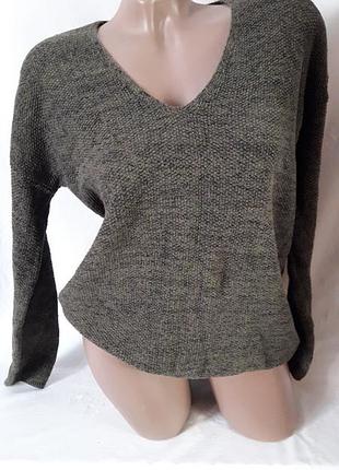 Джемпер с v-обрпзным вырезом