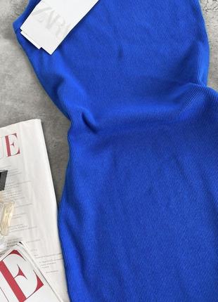 Синее платье миди в рубчик асимметричного кроя zara облегающее платье на одно плече зара2 фото
