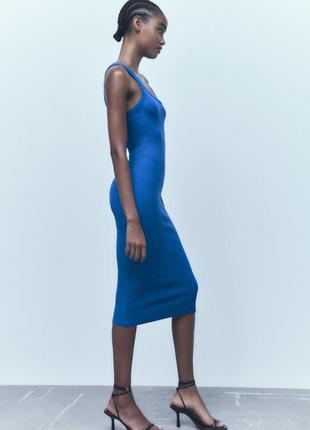 Синее платье миди в рубчик асимметричного кроя zara облегающее платье на одно плече зара4 фото