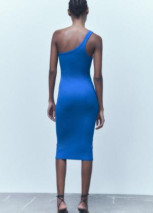 Синее платье миди в рубчик асимметричного кроя zara облегающее платье на одно плече зара7 фото