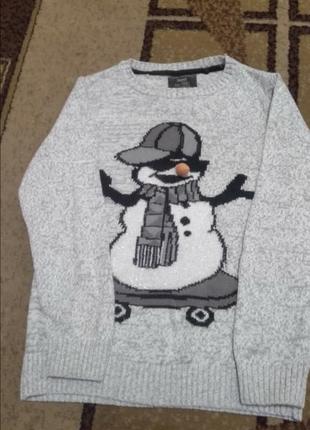 Классный свитер на мальчика с зимней тематикой. next