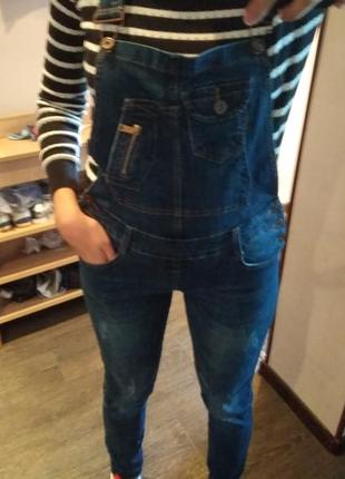 Джинсовый комбинезон