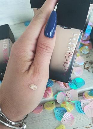 Тональная основа huda beauty fauxfilter foundation