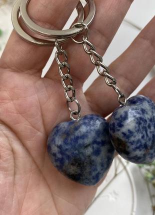 Брелок-оберіг серце з содаліта, натуральний синій камінь для ключів та сумок, любов у подарунок