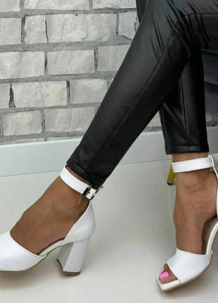 Стильные женские босоножки на каблуках натуральная кожа  цвет белый размер 39 (25,5 см) (28750)