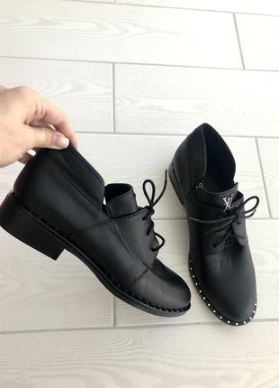 Чёрные кожаные туфли ботинки на шнурках в мужском стиле lv