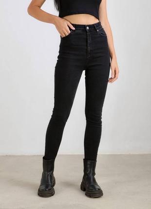 Чёрные джинсы скини высокая посадка размер s  стильная чёрные джинсы страдивариус размер xs 26 высокая посадка1 фото