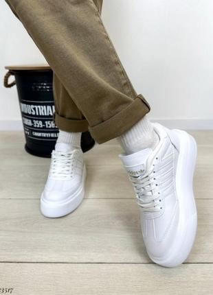 Белые кроссовки на высокой платформе8 фото