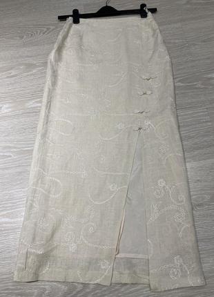 Стильная льняная юбка макси длины с разрезом