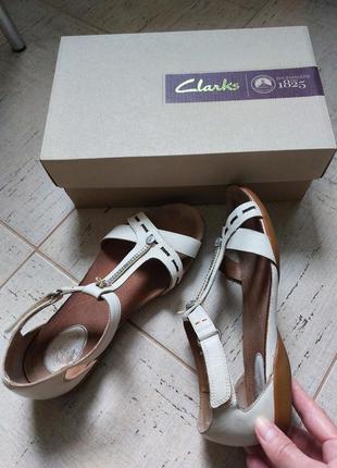 Босоножки кожаные clarks