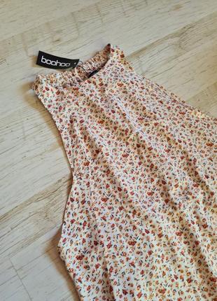 Красивое длинное платье иакси и цветы boohoo5 фото