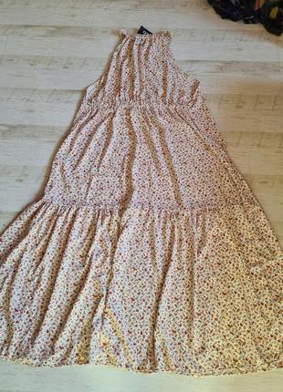 Красивое длинное платье иакси и цветы boohoo7 фото