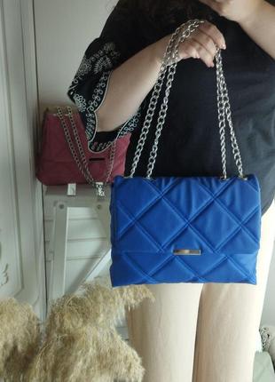Жіноча сумка кросбоді тканинна стьобана на ланцюжку синя2 фото