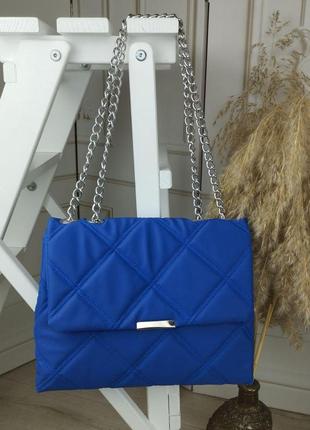 Жіноча сумка кросбоді тканинна стьобана на ланцюжку синя3 фото