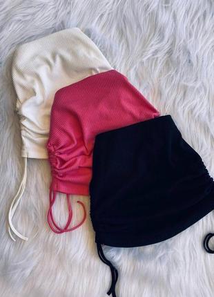 Костюм (топ и юбка) черный, молочный, малиновый.топ со сборками и юбка с затяжками💕
длину юбки можно регулировать6 фото