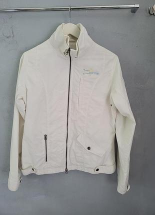 Жіноча біленька куртка