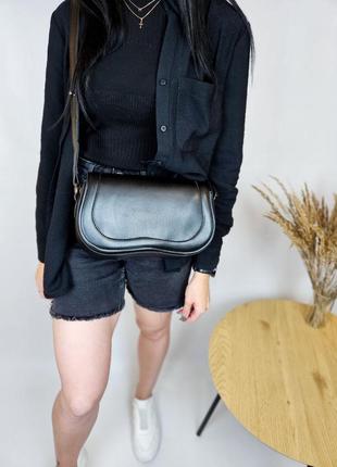 Стильна чорна сумка жіноча/ сумочка з регульованим ременцем2 фото