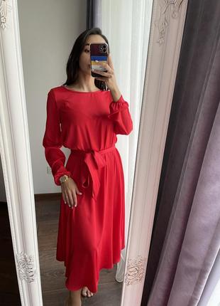 Шелковое платье | красное с поясом