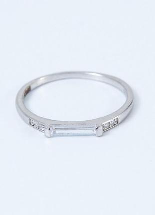 Серебряная кольца со вставками фианитов 01-00016-10 размер:18;