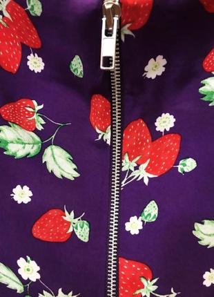 Красивая и стильная брендовая блуза в клубничках рюшиках вискоза7 фото