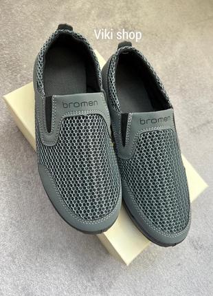 Легкі мокасини