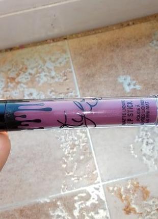 Помада стойкая 4