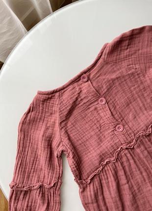Летнее легкое муслиновое платье в приторный розовый 3-4р 98 104см с рюшами5 фото