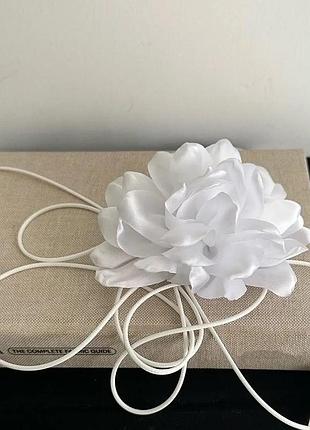 Чокер із квіткою