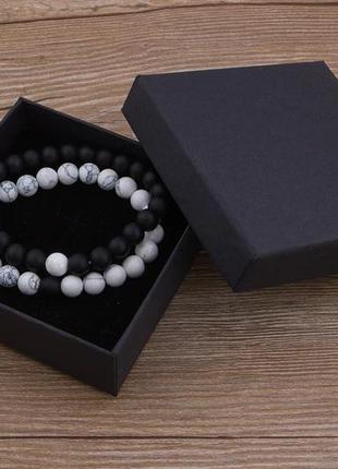 Парные браслеты из натурального камня кахолонг и шунгит + подарочная коробка2 фото