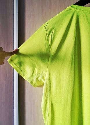 Спортивная футболка crivit для бега кислотно зеленого цвета5 фото